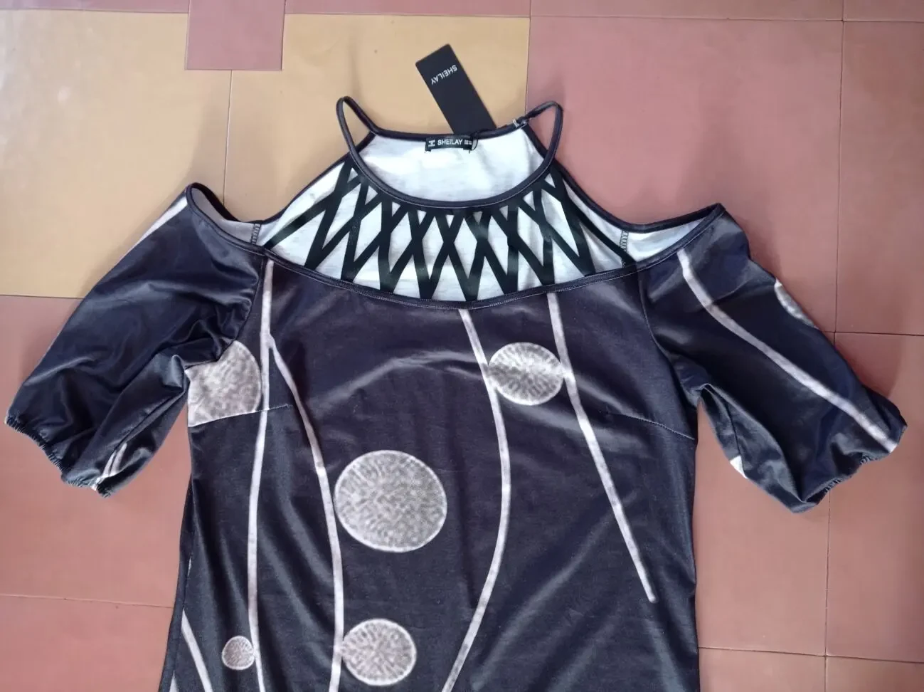 Платье с красивым узорным вырезом открытые плечи Sheilay 7