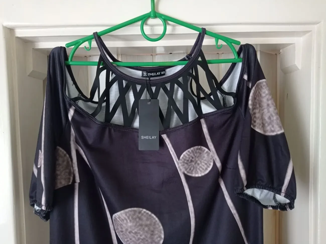 Платье с красивым узорным вырезом открытые плечи Sheilay 2