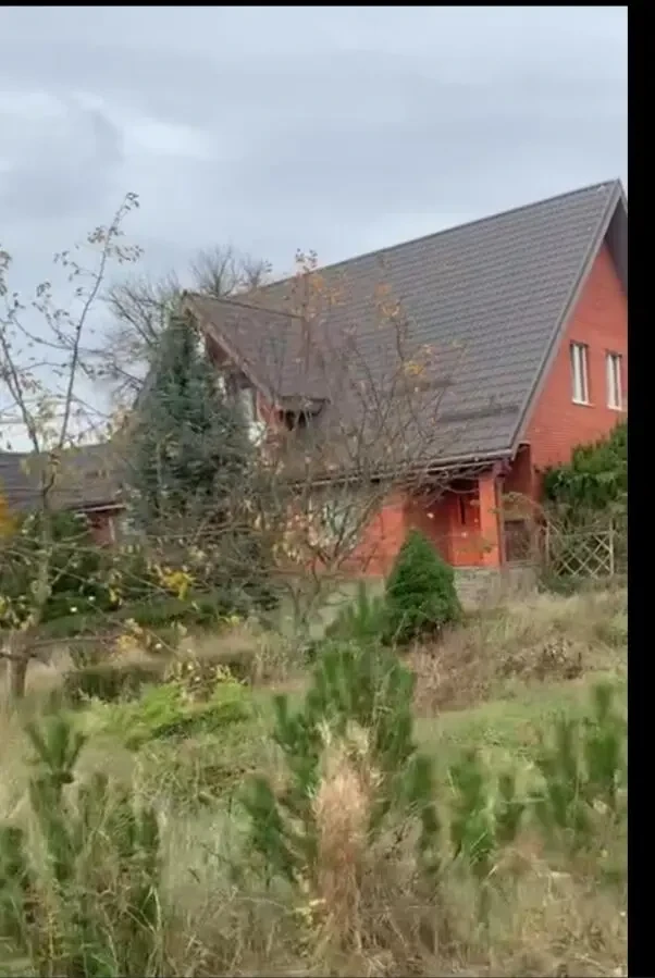 Особняк 256 кв.м.1га.ділянка, сауна,озеро,конюшня, гараж. 3