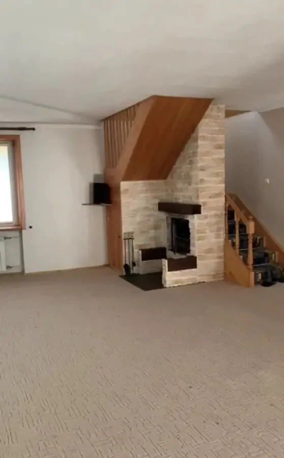 Особняк 256 кв.м.1га.ділянка, сауна,озеро,конюшня, гараж.