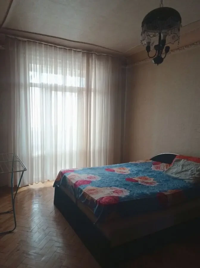 Продам велику 3-и кімнатну квартиру сталінку біля Південгого Вокзалу. 9
