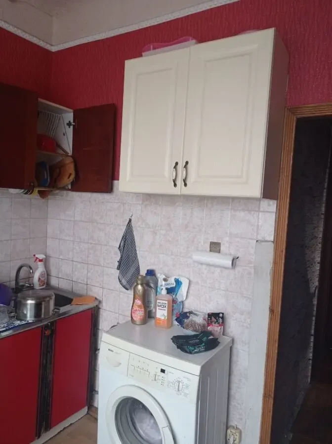 Продам велику 3-и кімнатну квартиру сталінку біля Південгого Вокзалу. 2