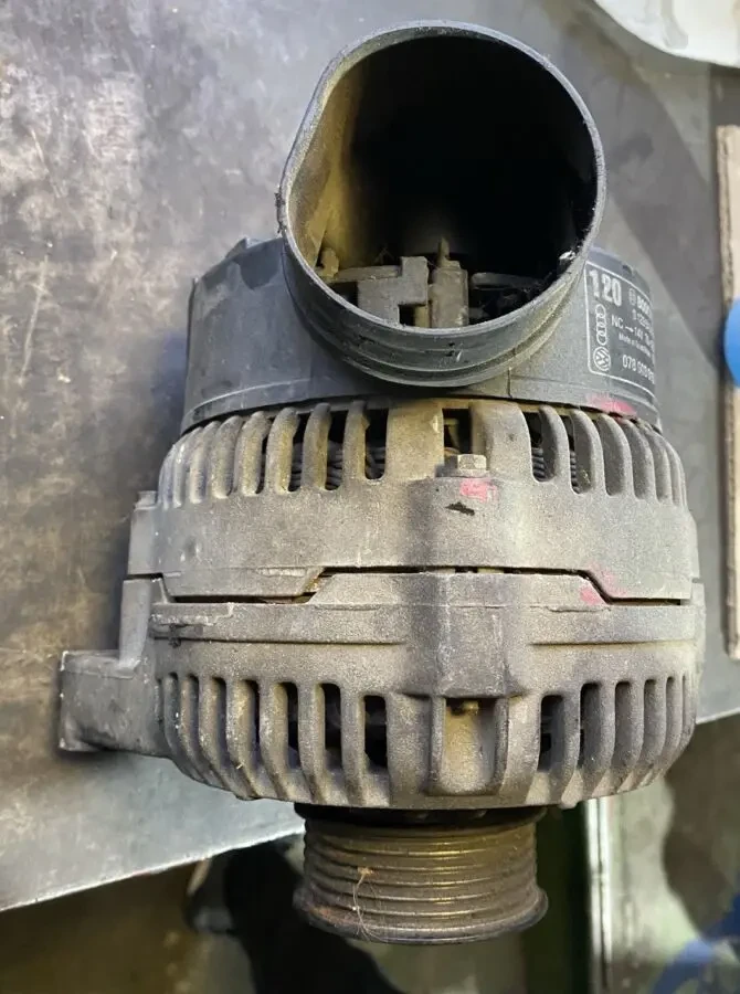 Генератор Ауди А6 С5 078903015F 2