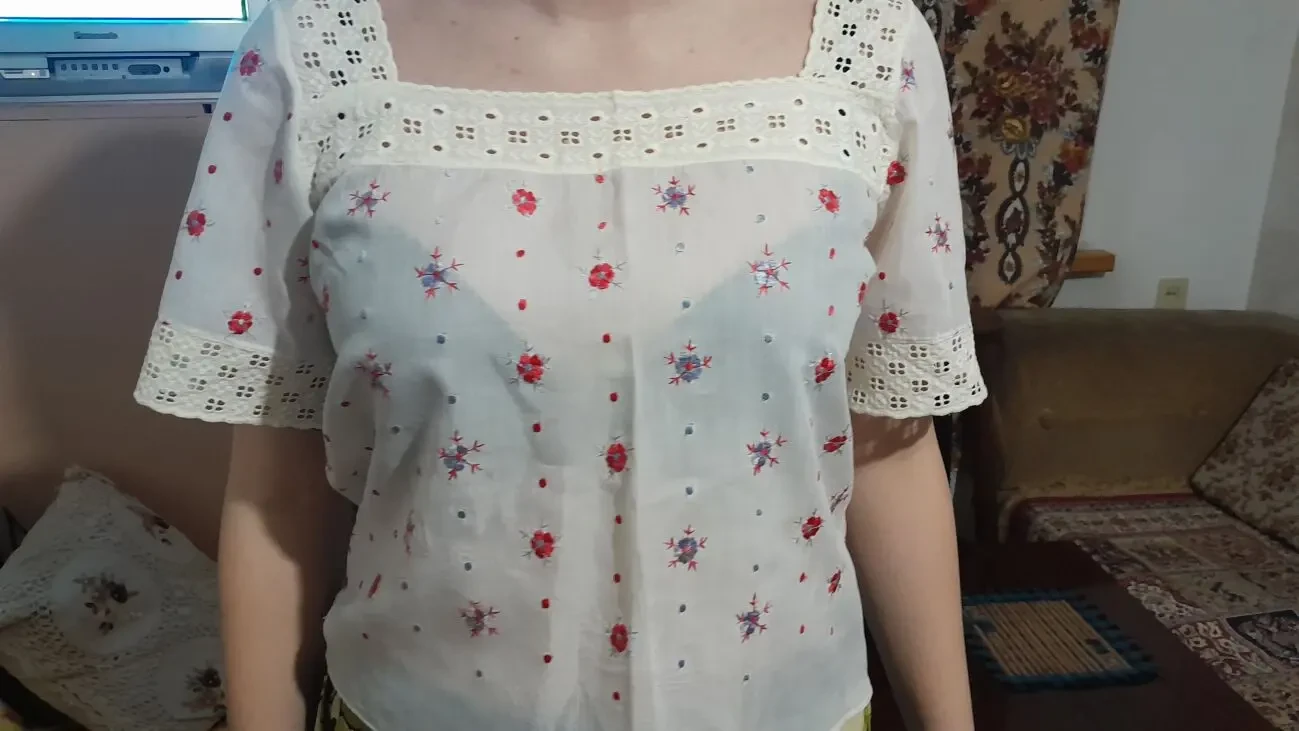 Нарядная белая блуза с вышитыми цветами и кружевом. Р.46 2