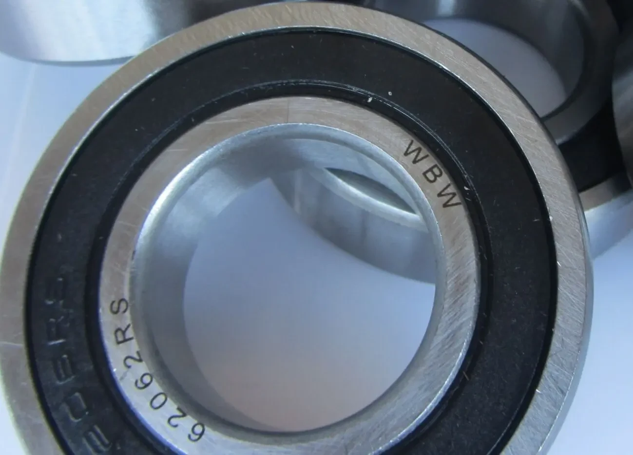 180208  -  Подшипник шариковый закрытый 8