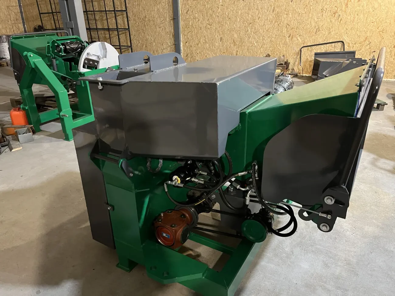 Подрібнювач, щепоріз, дробарка тракторна навісна 2