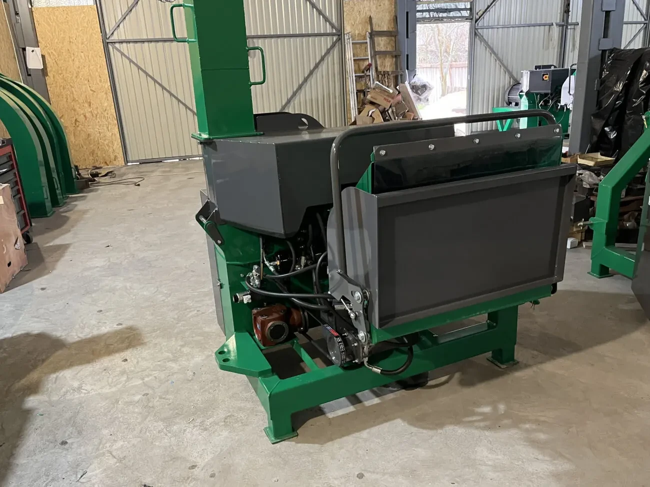 Подрібнювач, щепоріз, дробарка тракторна навісна