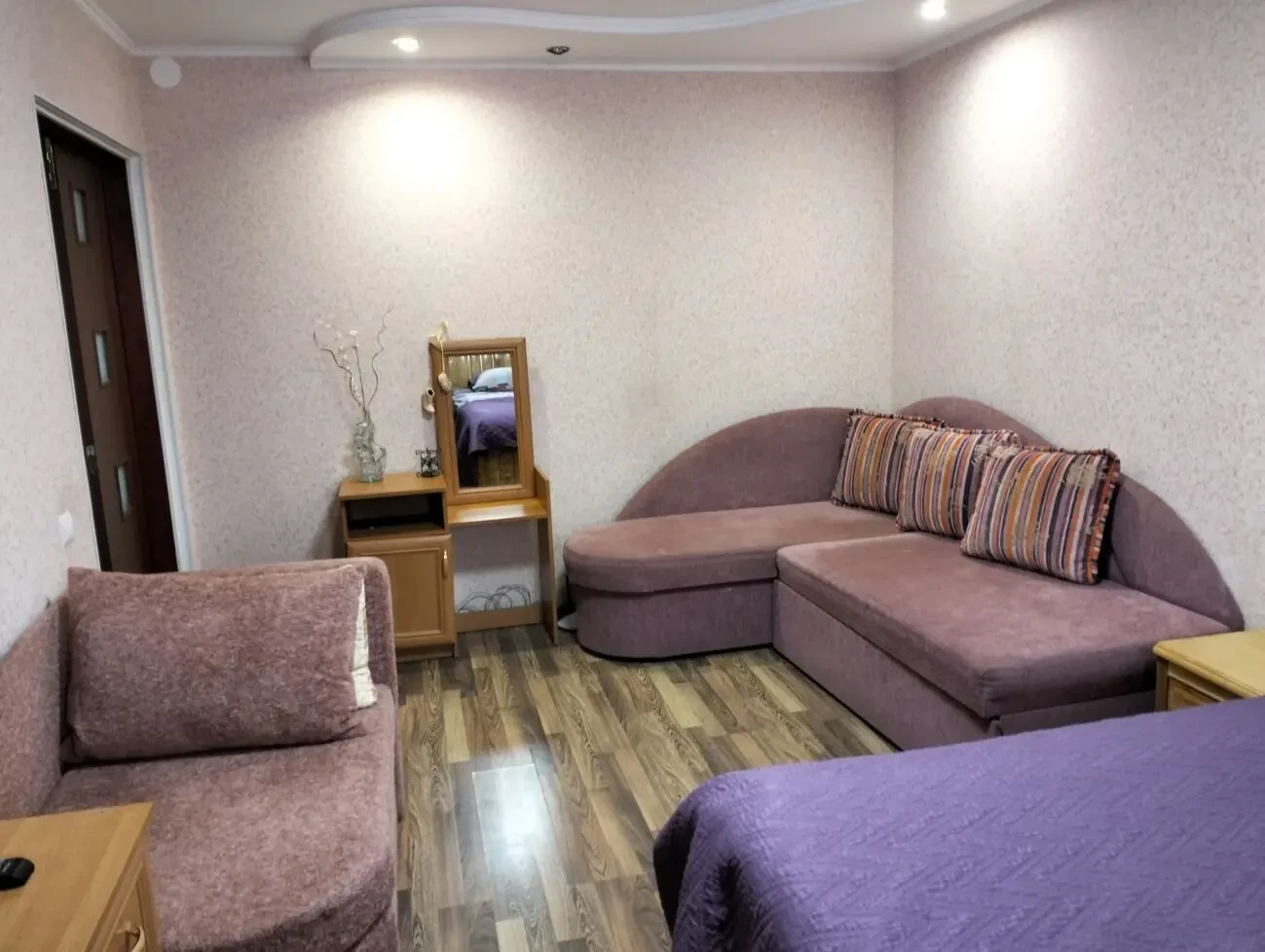 Подобова аренда комфортної двокімнатної кв до 7 чол документи 3