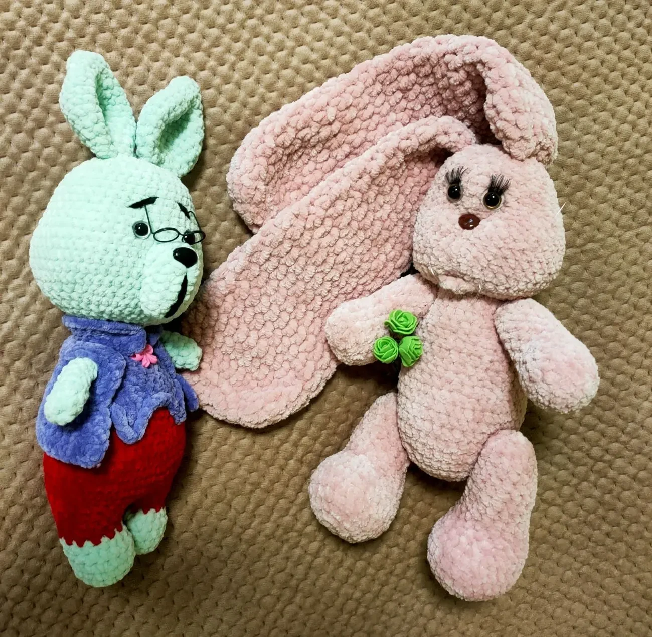 Зайчик   ніжно-пудрова  м'яка іграшка в'язана ручна робота 7