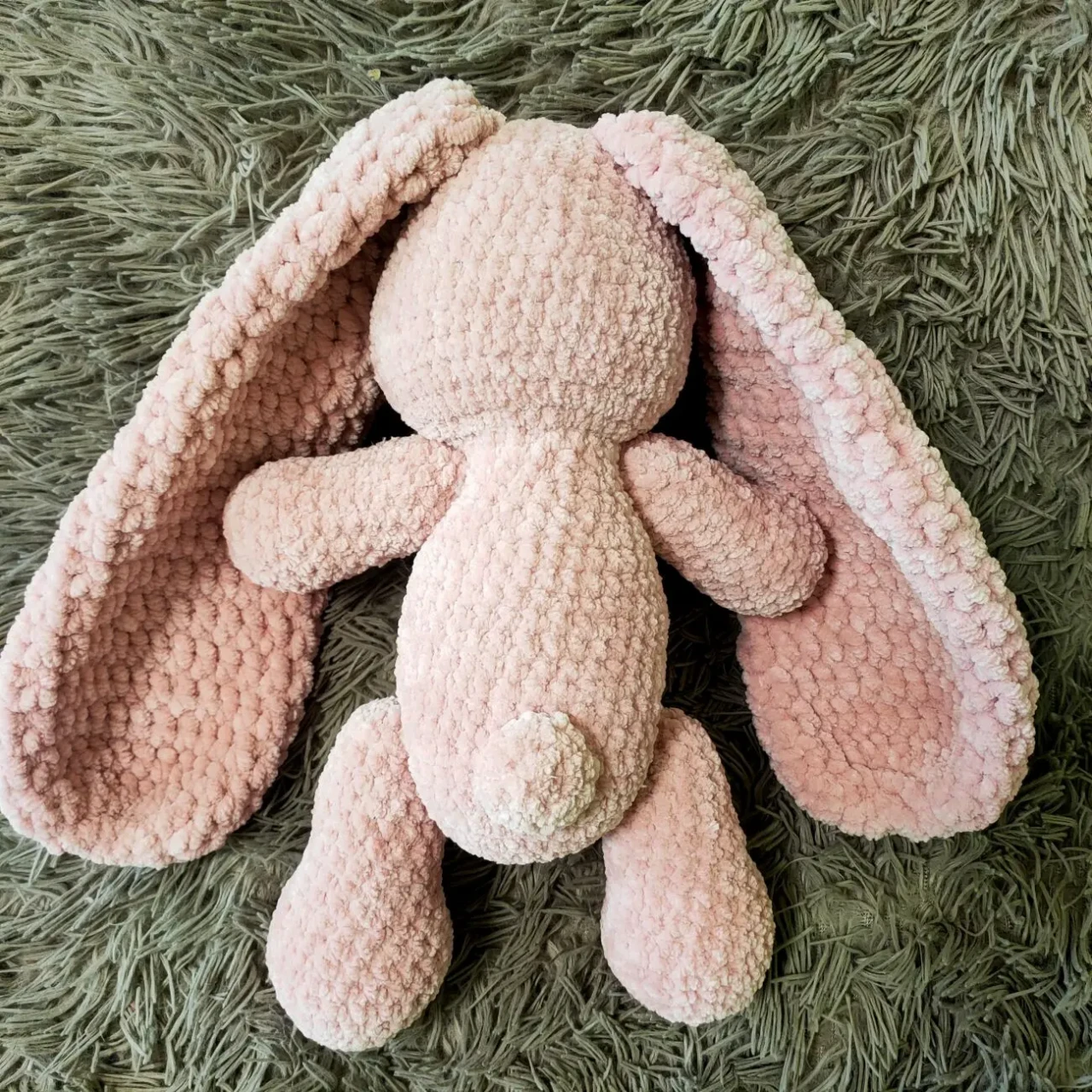 Зайчик   ніжно-пудрова  м'яка іграшка в'язана ручна робота 8