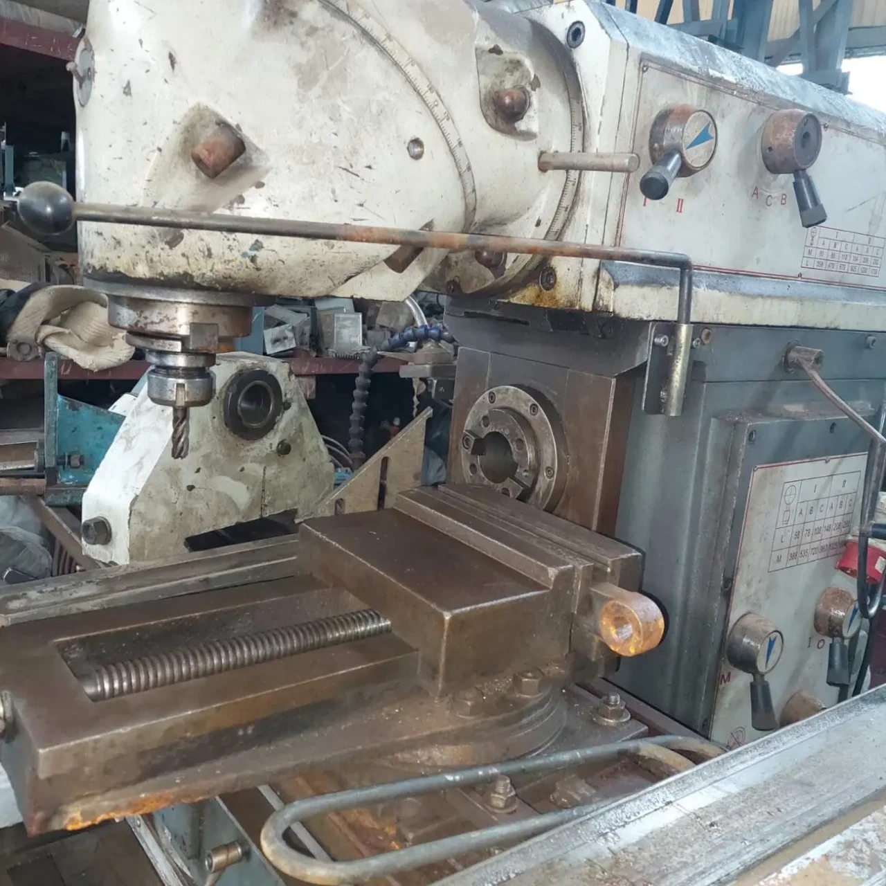 Фрезерный широкоуниверсальный станок  UF 200 (6Р83Ш) 2