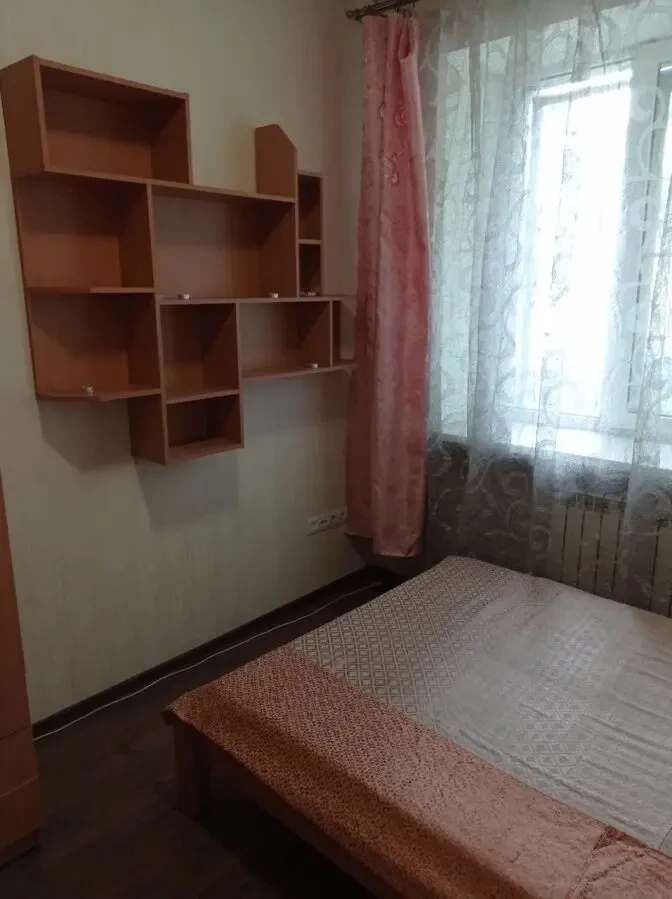 Продам гостинку метро Масельского ул. Мира 8