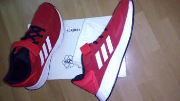 Продам кроссовки женские mede in Indontsia (adidas)