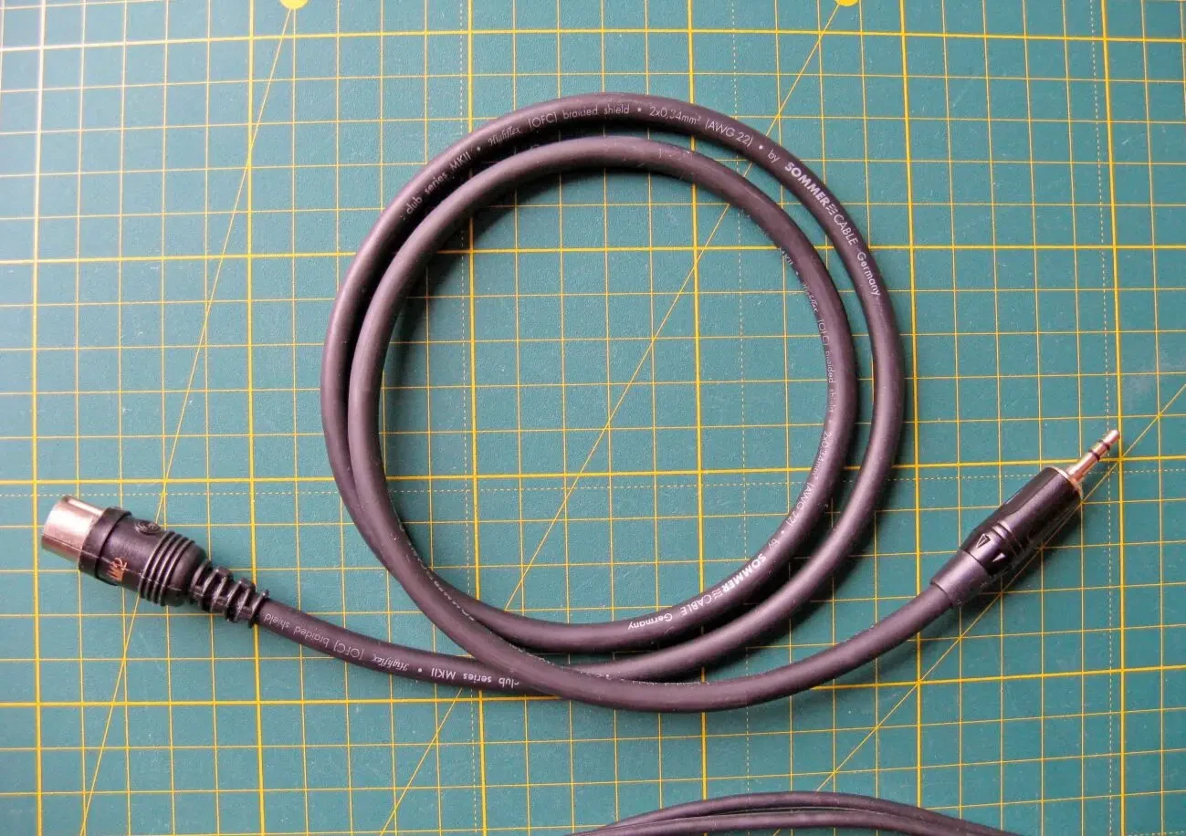 Кабель аудио формат Din 5pin - jack 3.5 / RCA 7