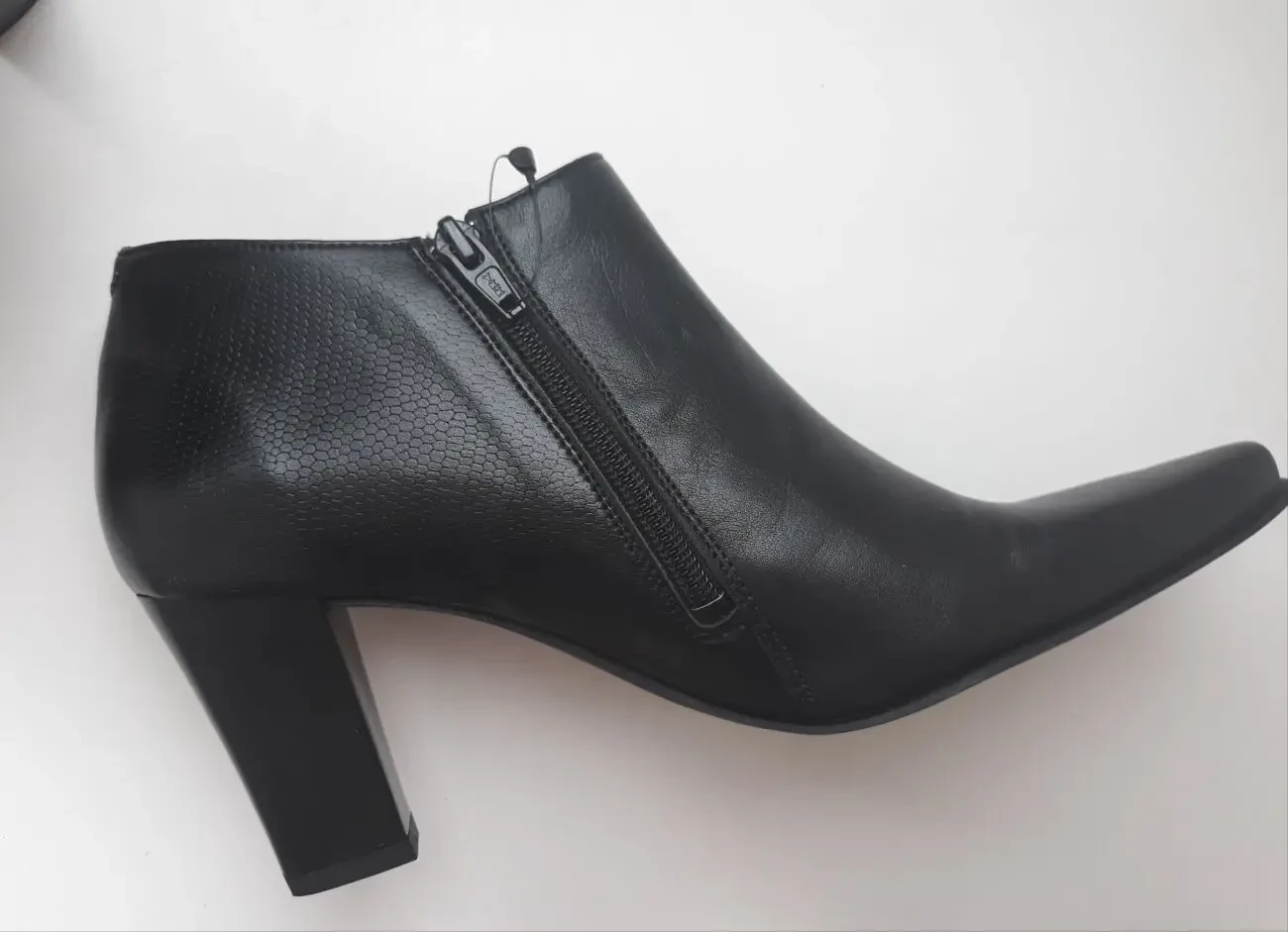 Новые кожаные ботинки на каблуке демисезонные Jandala размер 38 5