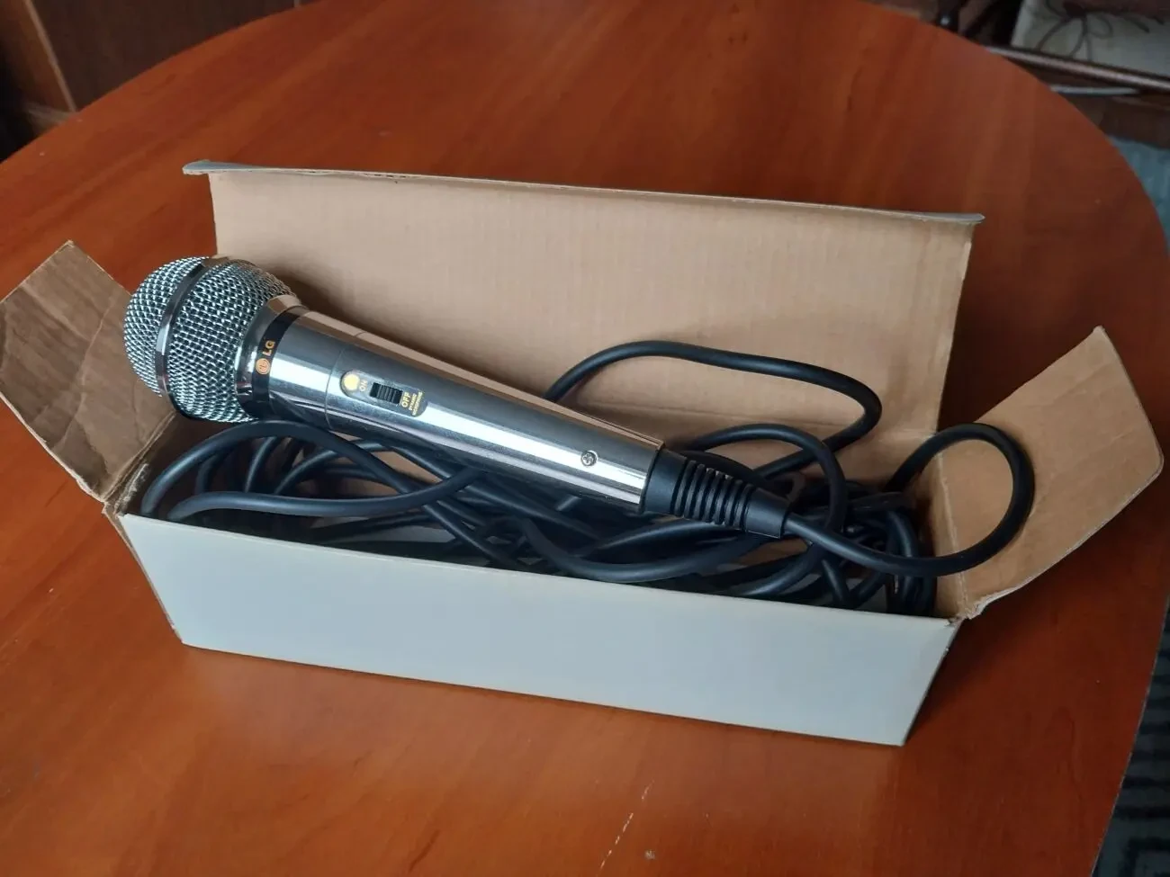 Микрофон Lg Dynamic Micrphone 8