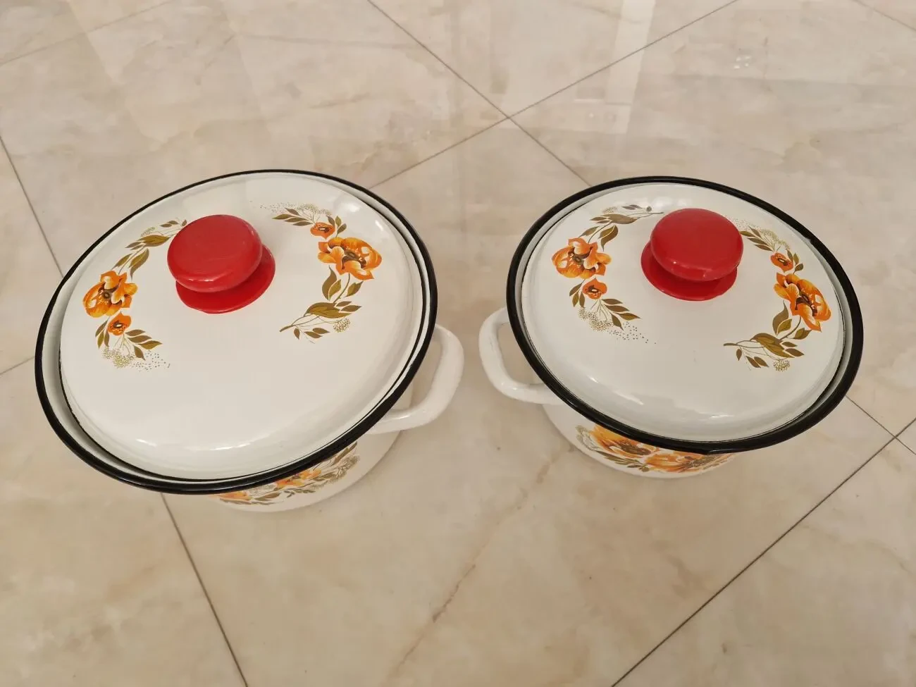 Каструлі нові емальовані 3 і 2 літри