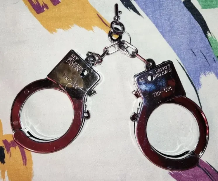 Детские, игрушечные наручники