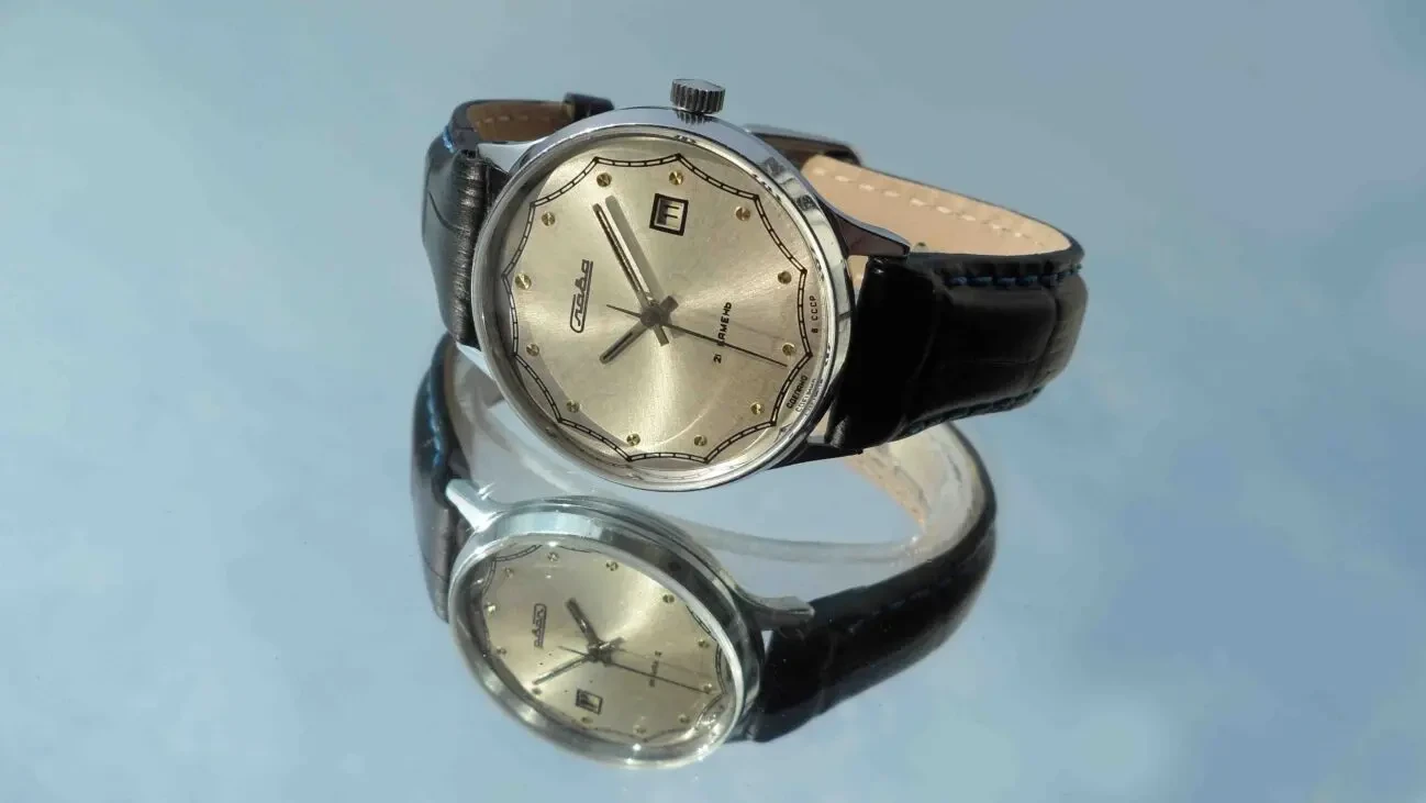 отличная СЛАВА-2414 со ЗНАКОМ КАЧЕСТВА, СССР 80-х. часы МЕХАНИКА 9