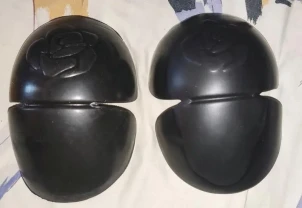 Захисні протектори в мотокуртку