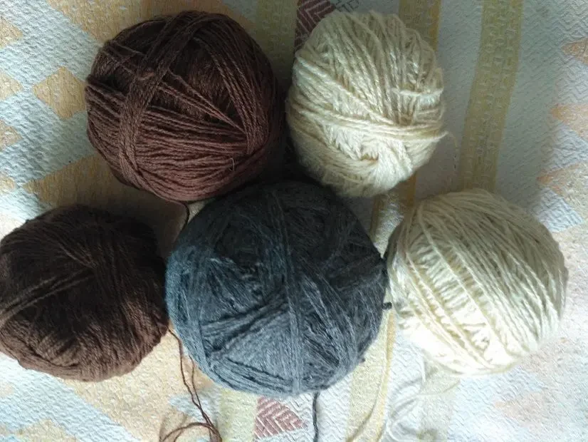 Пряжа нитки ассорти сливочный серый коричневый цвет,общий вес 380г 2