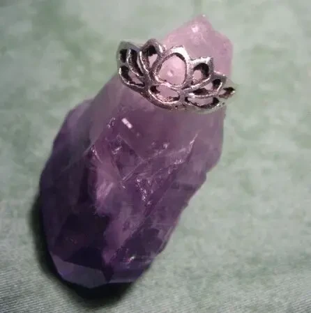 Аметист фиолетовый камень друза прозрачная цельная декор интерьера 3