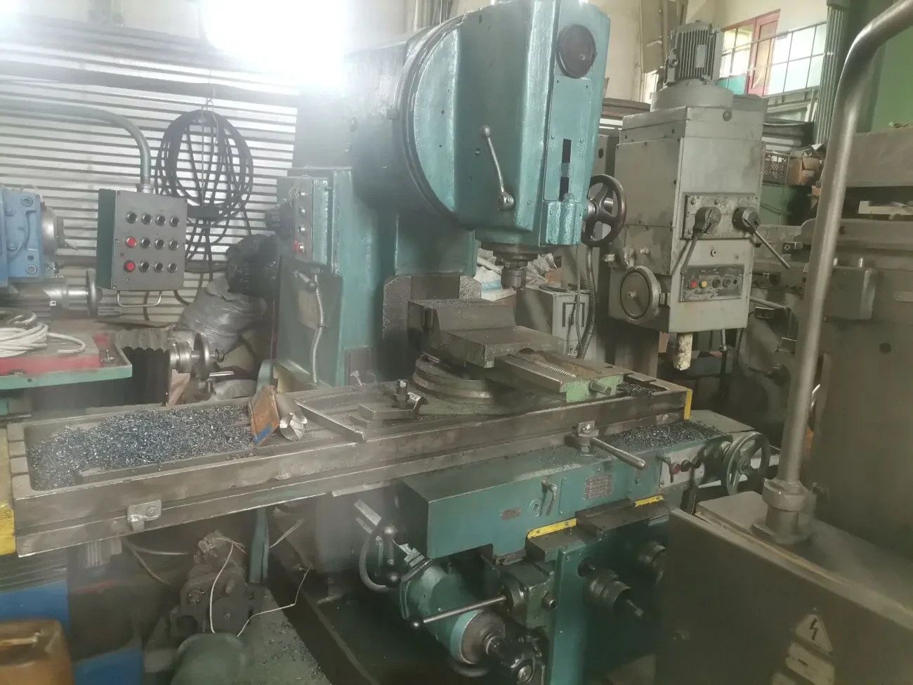 Вертикально фрезерный станок 6Р13 6