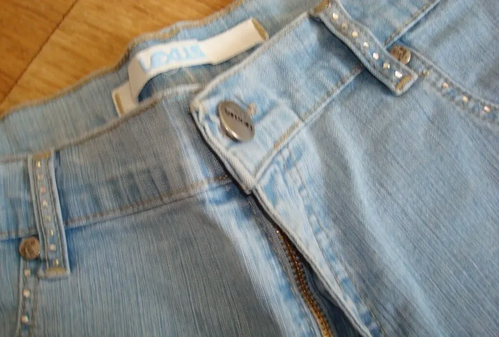 lexus красивые женские джинсы голубые с украшением высокая посадка 7