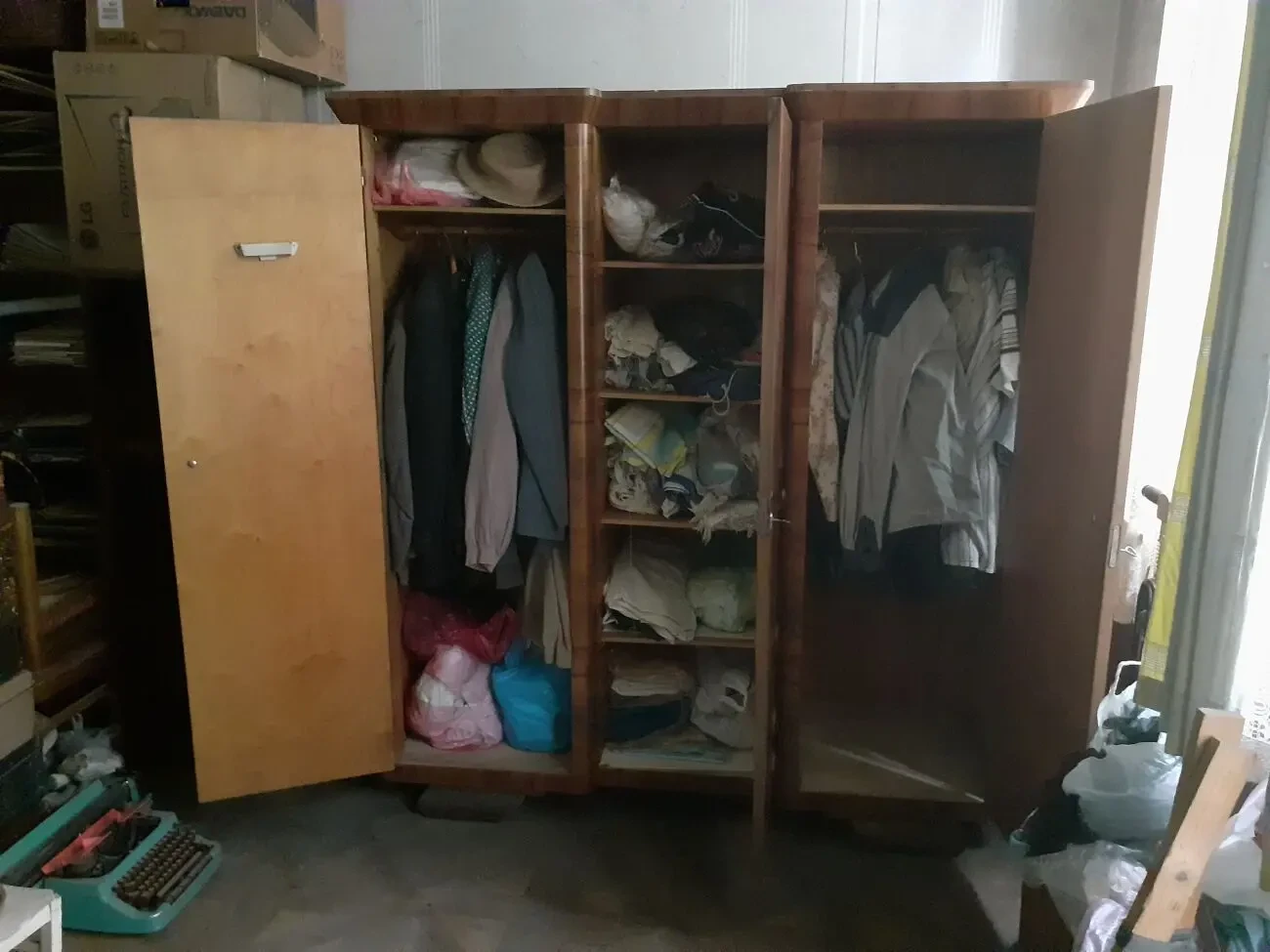 Шафа на 3-и дверки та трюмо з дзеркалом. СРСР - ретровінтаж. Не нові 4