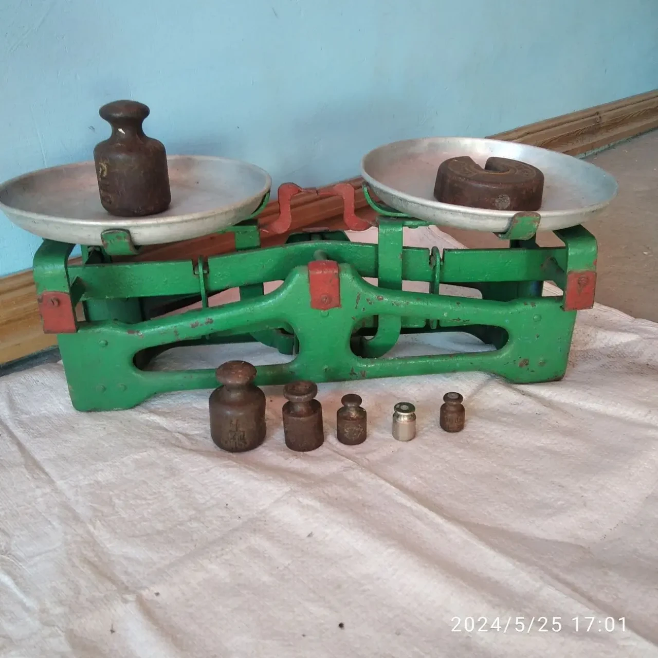 Продам торговые рычажные весы б/у с разновесами. 2