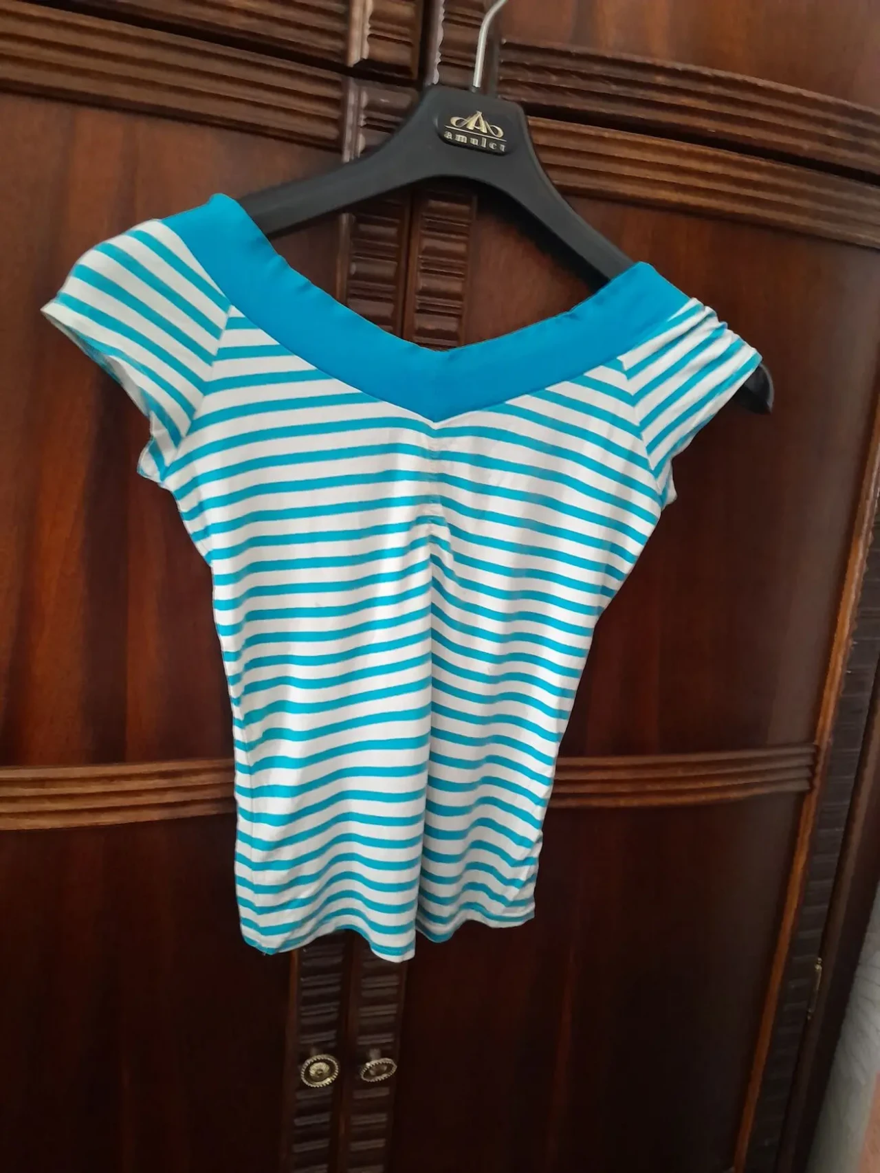 Стильная футболка в голубую полоску. 6