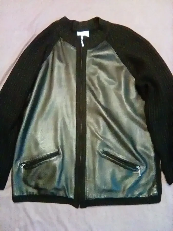 Вязанная куртка с кожанной вставкой