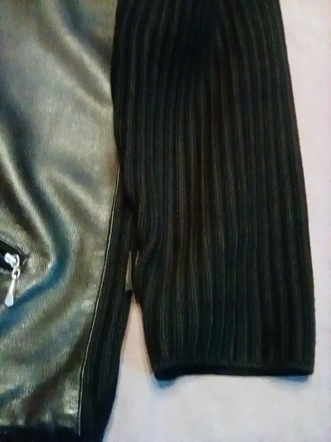 Вязанная куртка с кожанной вставкой 5