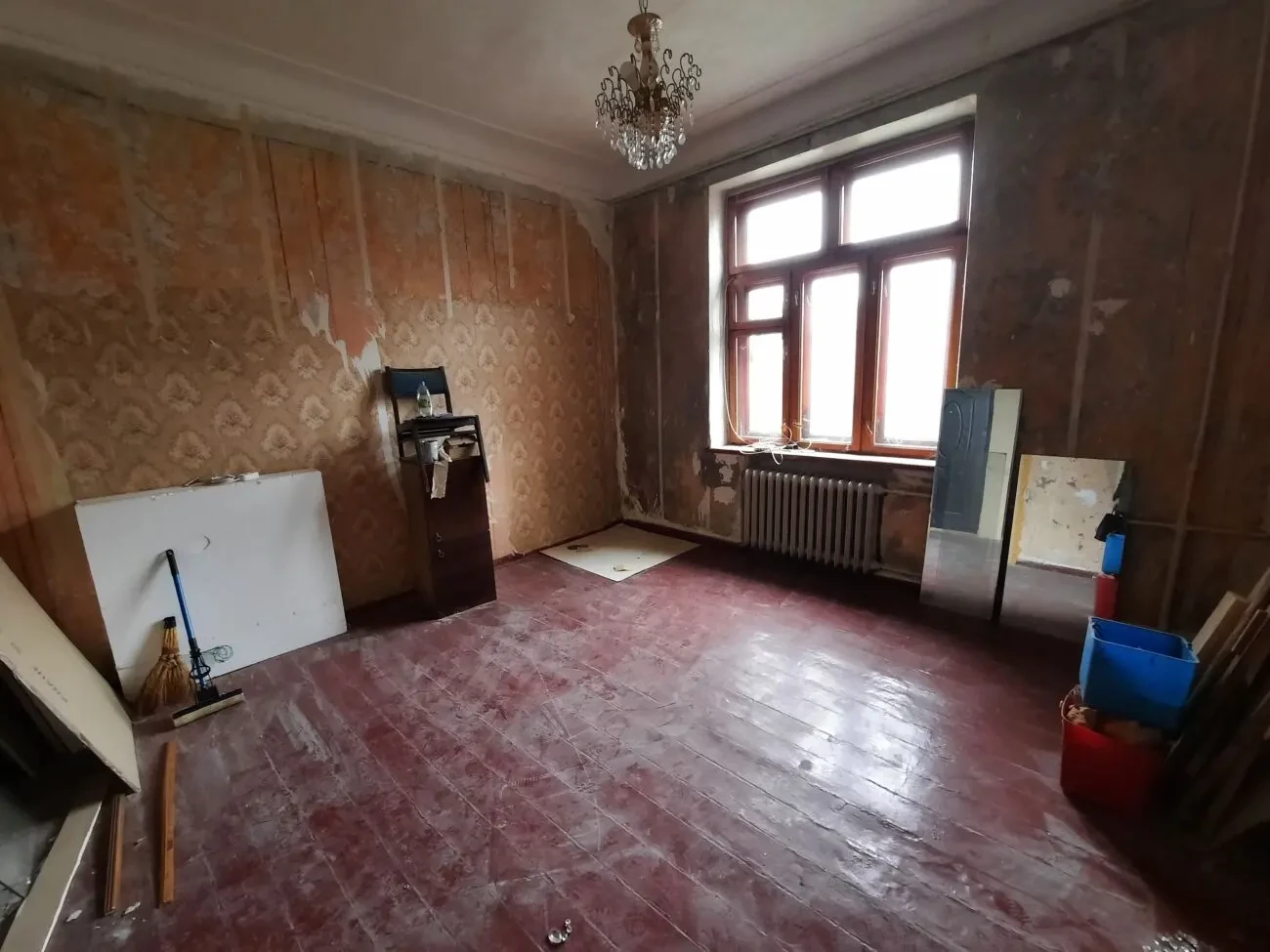Продам студію з 2х кімнат. Провулок Білостоцький 4