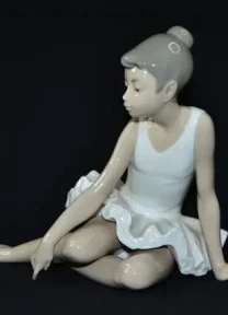 Фарфоровая статуэтка nao