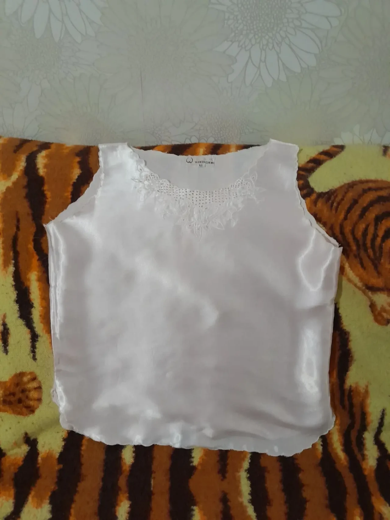 Красивая шёлковая розовая майка 3