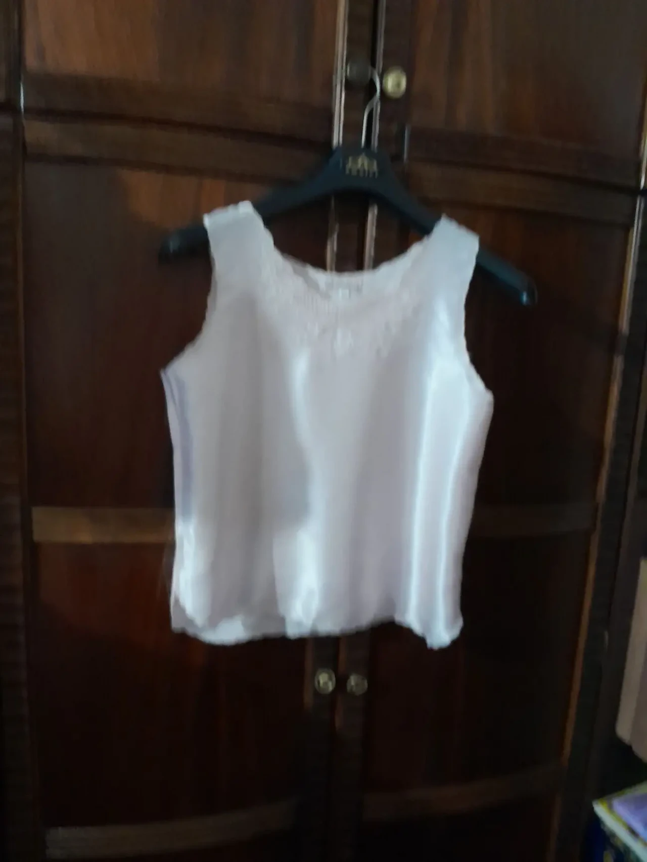 Красивая шёлковая розовая майка