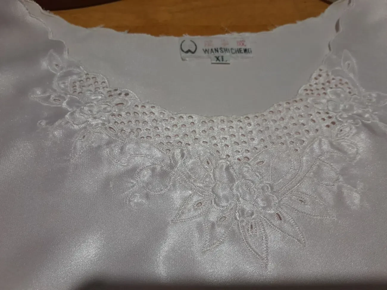 Красивая шёлковая розовая майка 9