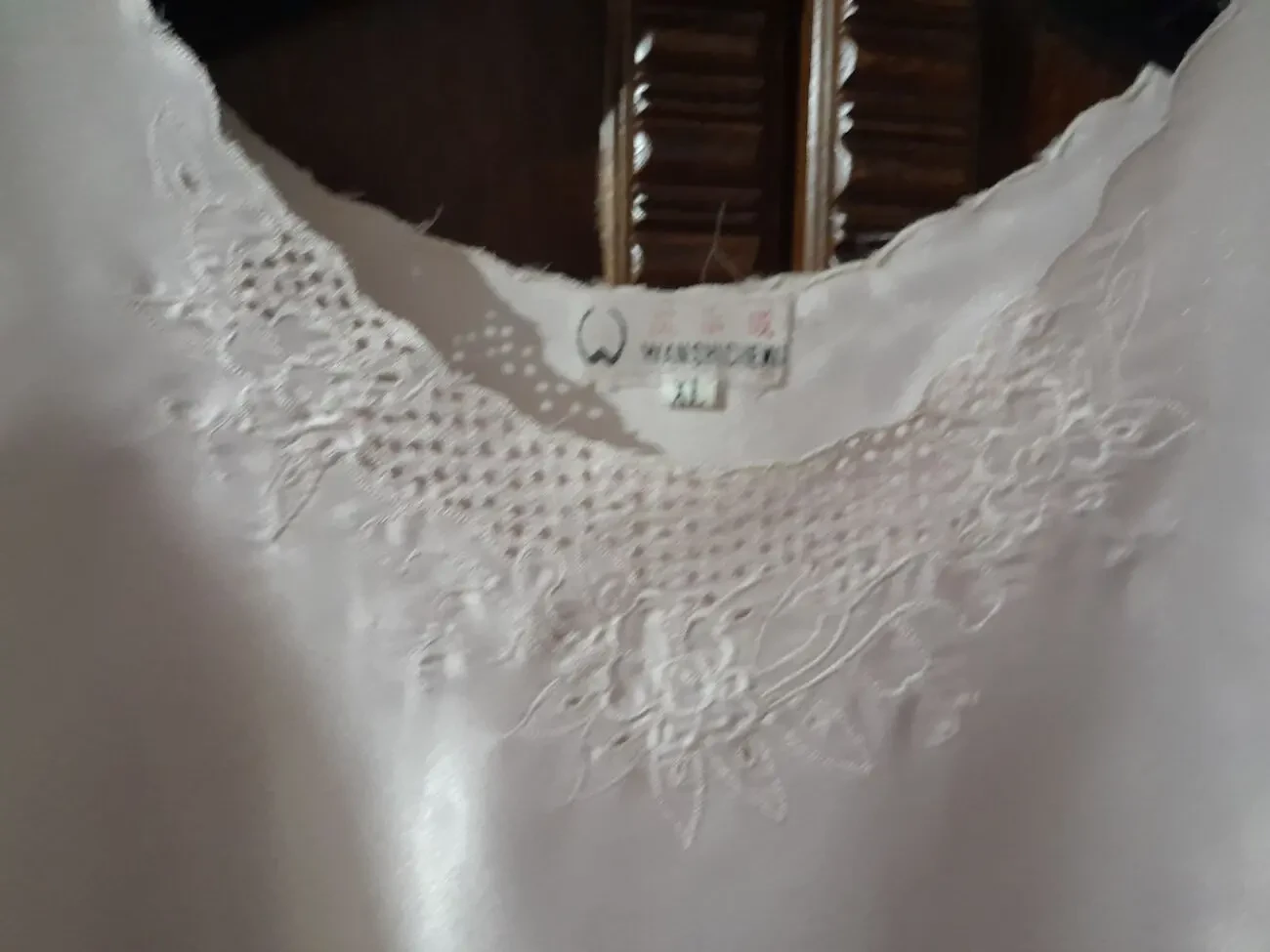 Красивая шёлковая розовая майка 2