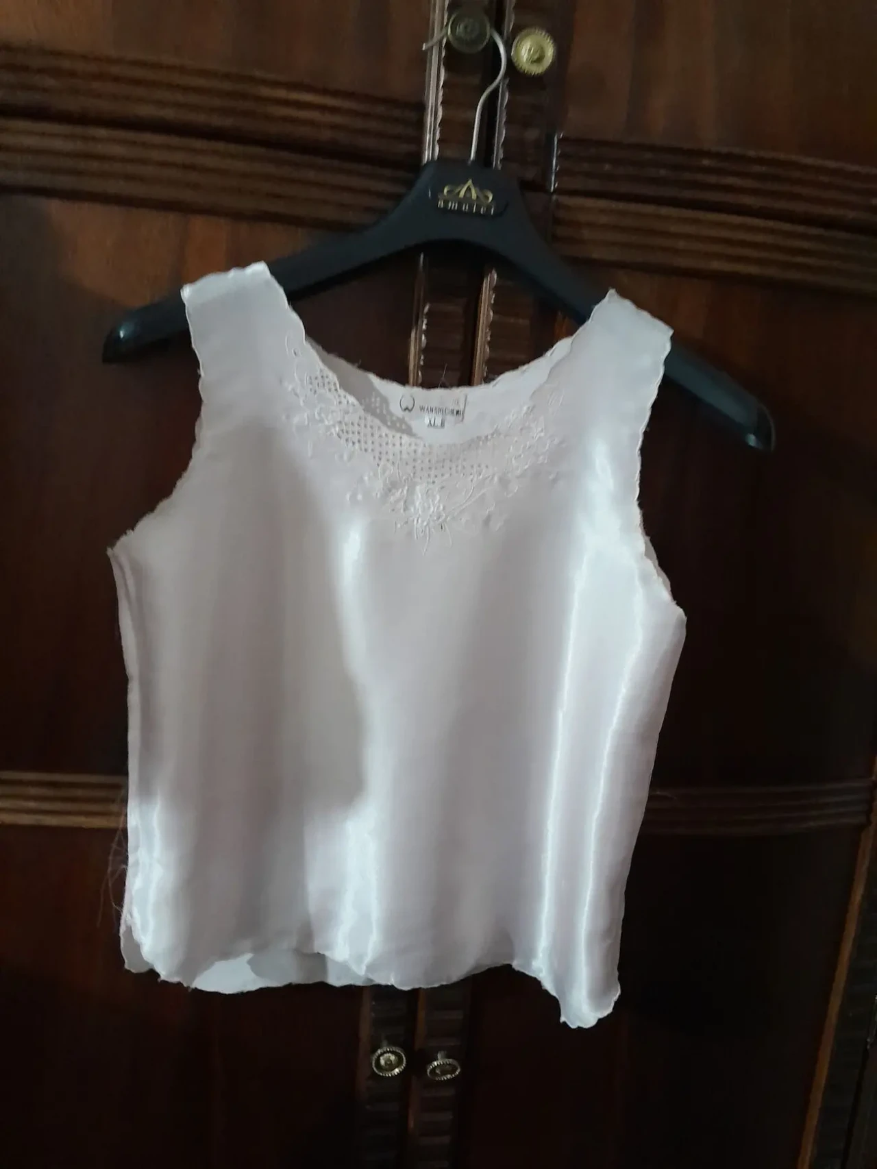 Красивая шёлковая розовая майка 5