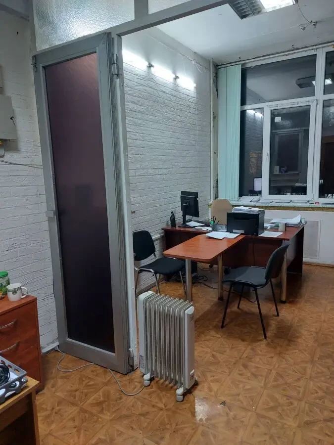 Сдам офис из двух комнат 24м2 в шаговой доступности метро