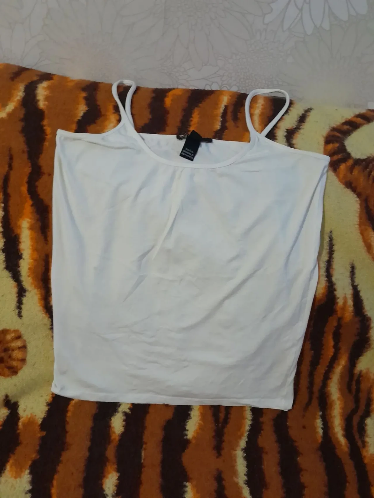 Красивая белая майка. Марроко