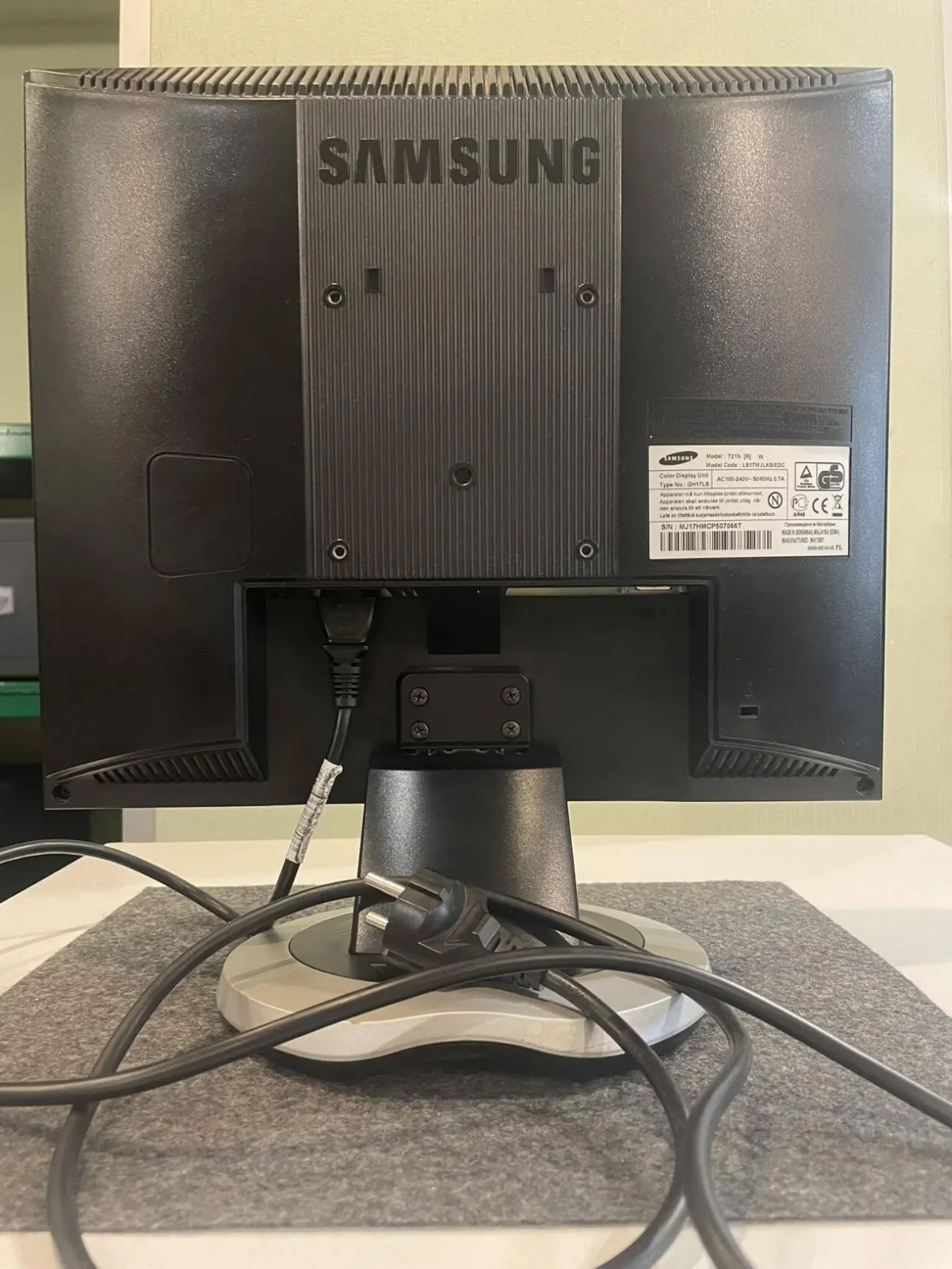 Монитор Samsung SyncMaster 721N 17 Квадрат 1280x1024 VGA матовий 3