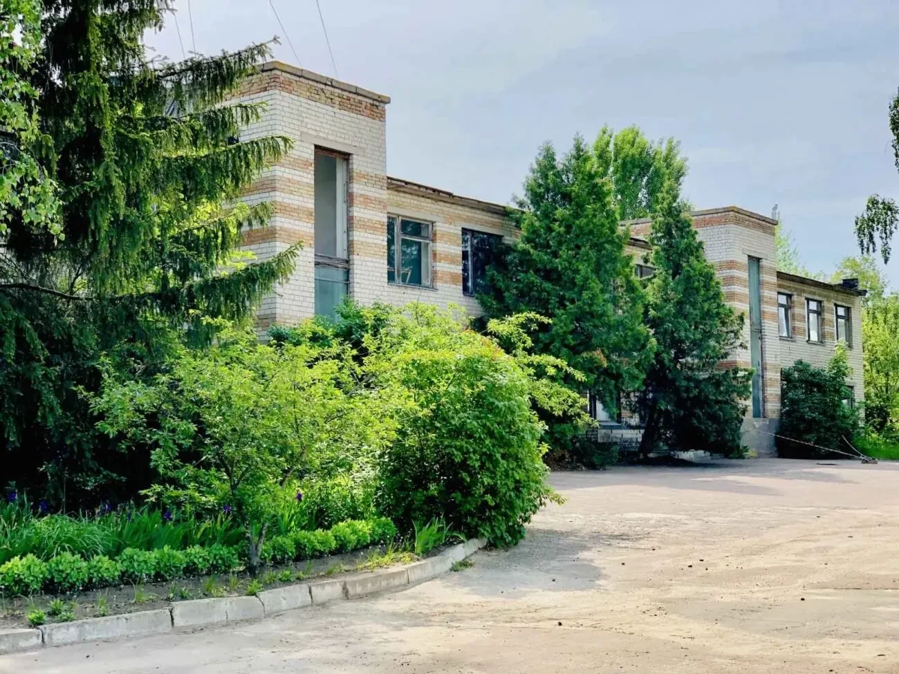 Продам имущественный комплекс, 11га земли, 3000кв.помещений, Макаров 2