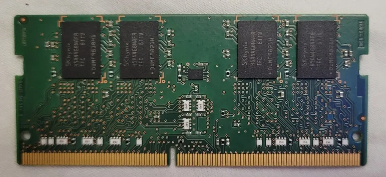 Продам память SO-DIMM DDR4 Hynix 4Gb 2