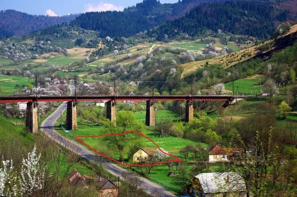 25 соток землі, на кордоні Польщі та Словакії. будинок в Карпатах