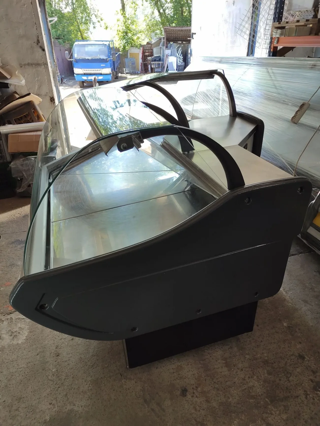 Холодильна вітрина прилавок Технохолод 5