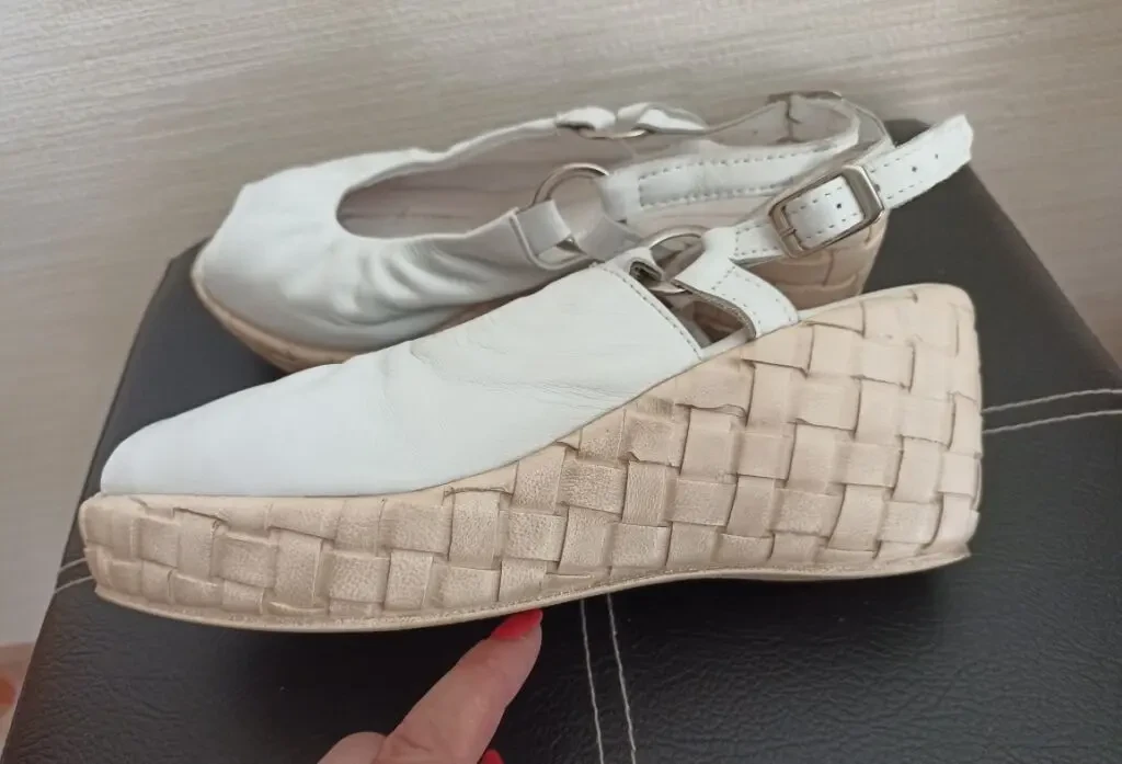 Красивые женские босоножки танкетка белые нат. кожа 6