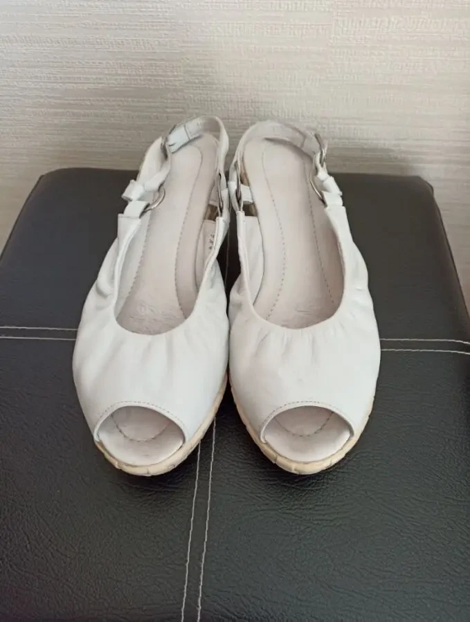 Красивые женские босоножки танкетка белые нат. кожа 2