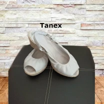 Красивые женские босоножки танкетка белые нат. кожа